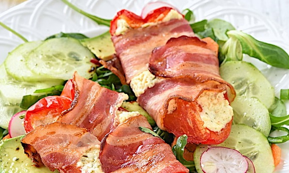 Baked peppers with bacon