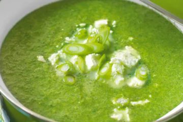 Spinach soup with feta