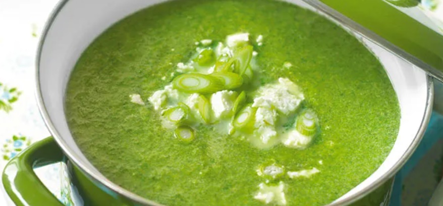 Spinach soup with feta