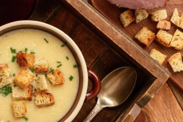 Creamy Onion Soup with Croutons